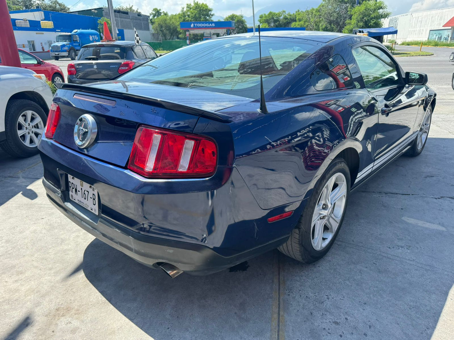 FORD MUSTANG 2010