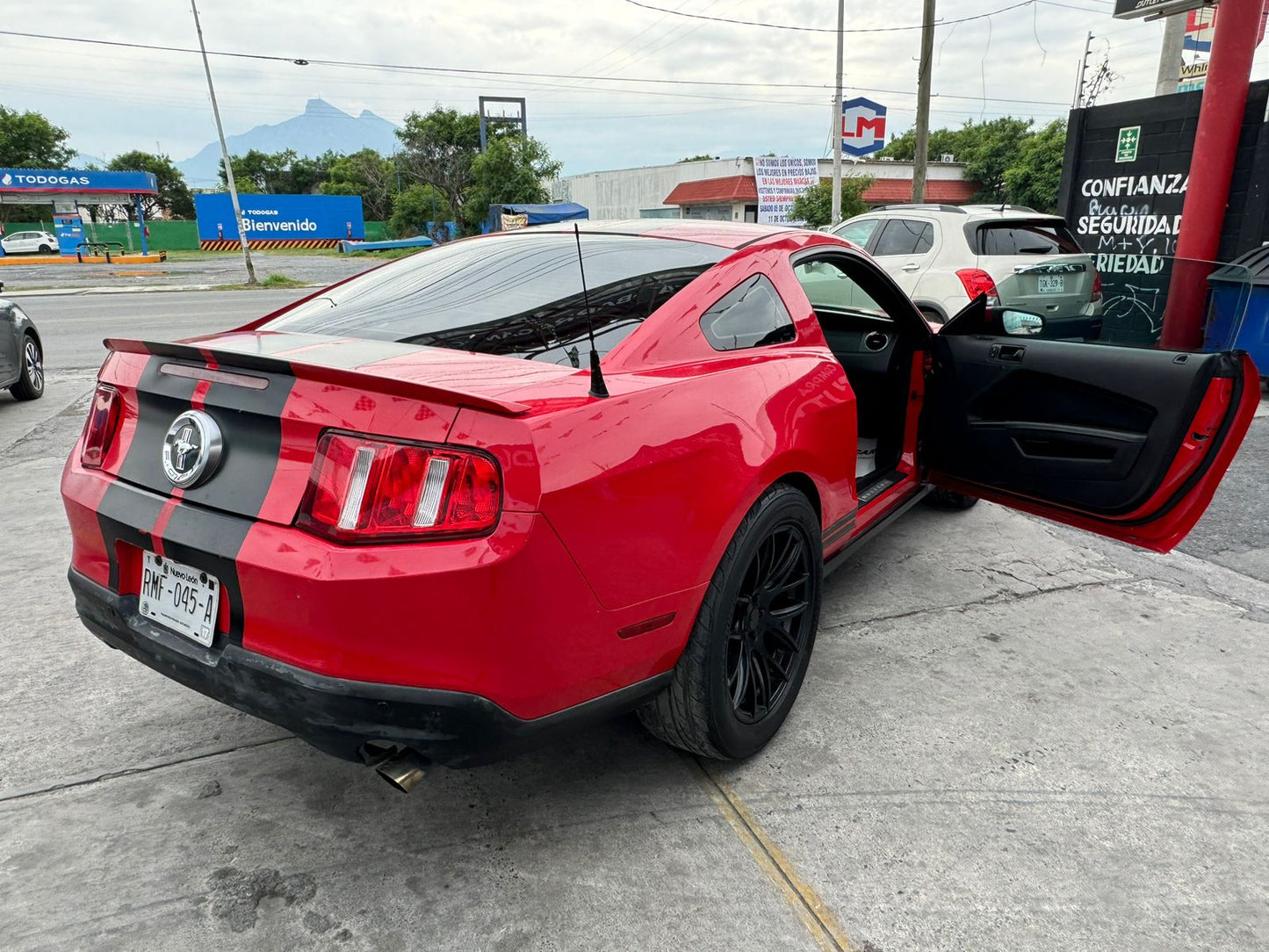 FORD MUSTANG 2010