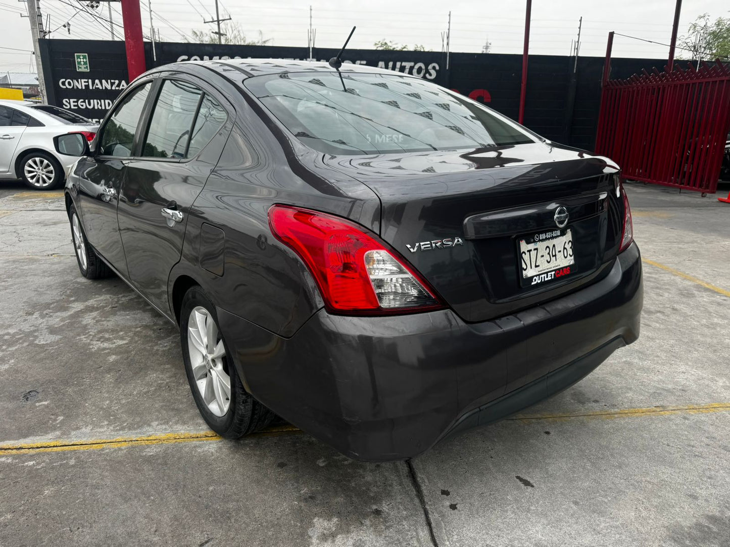NISSAN VERSA 2017