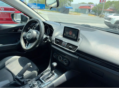 MAZDA 3 2015